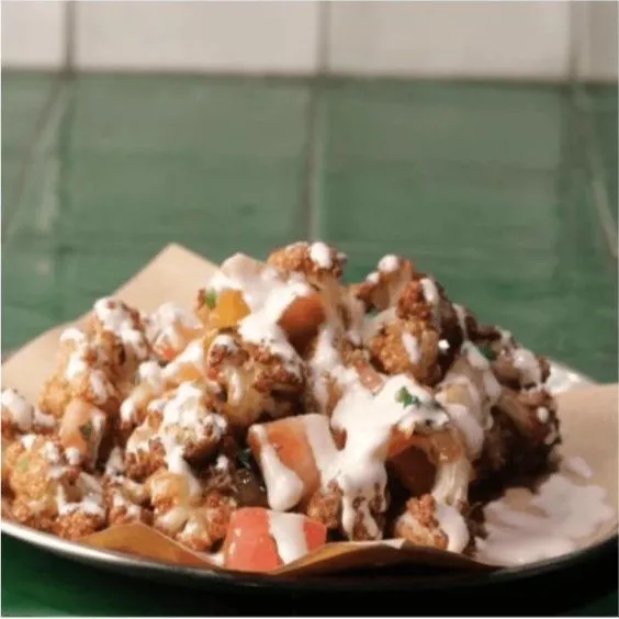 Balagan, coliflor con tahini y tomate