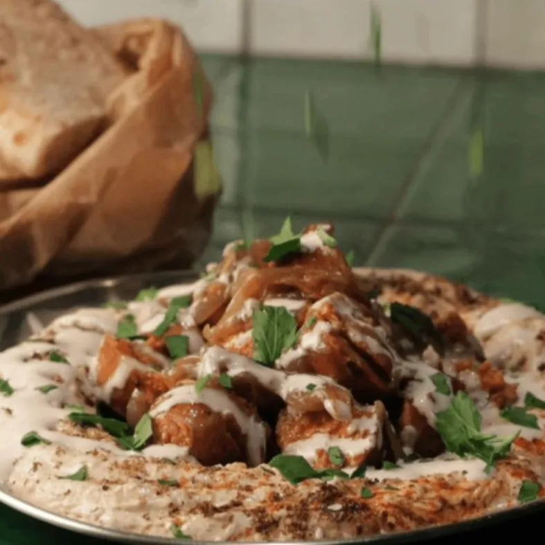 Hummus con chorizo