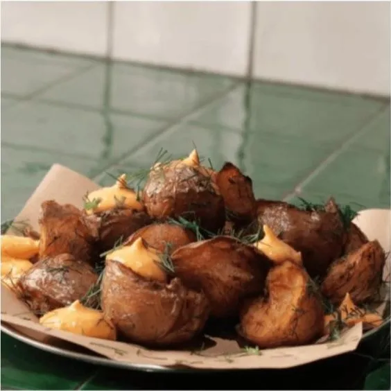 Bravas con alioli de harissa