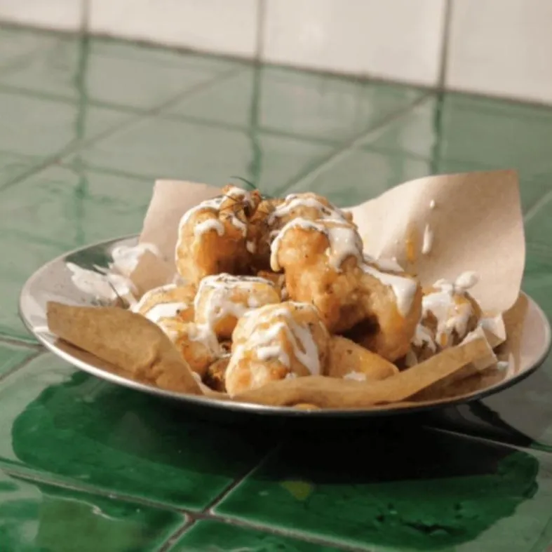 Bocados de pescado blanco con tzatziki