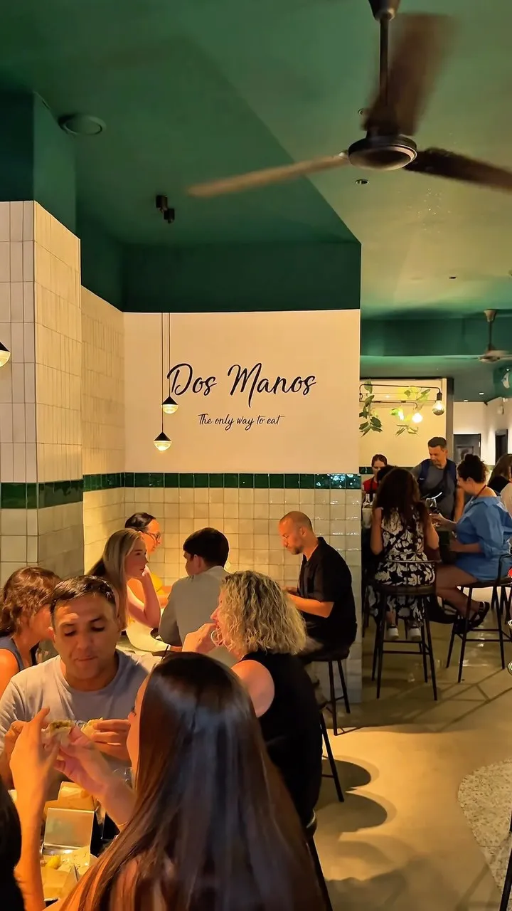 El local lleno de gente
